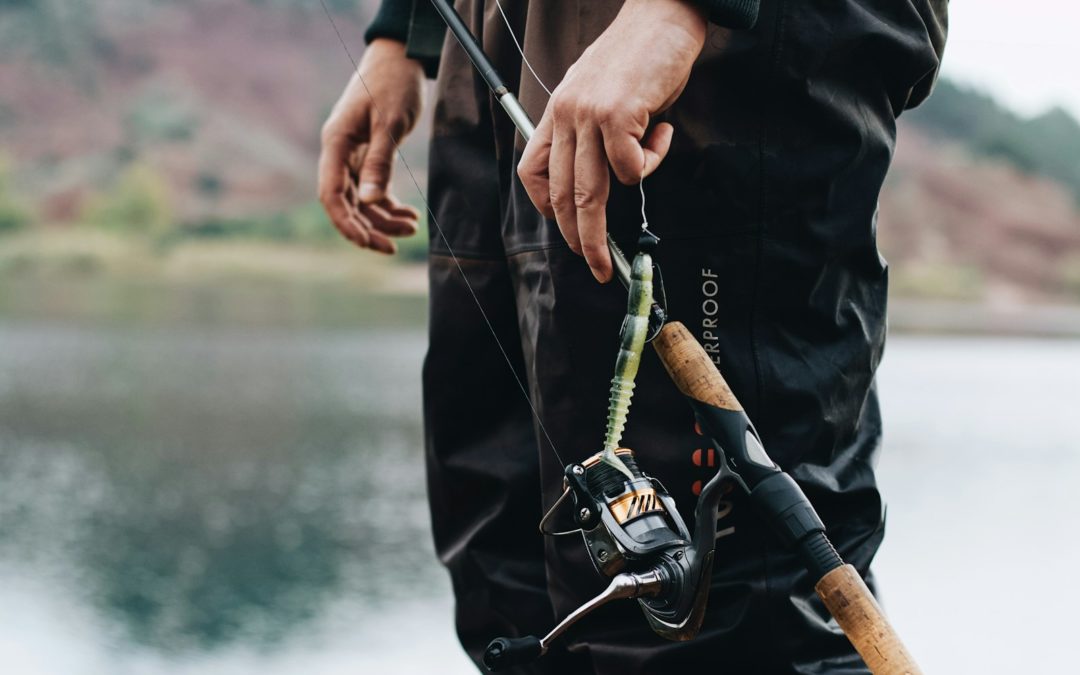 Activité pêche au camping du lac à Guerlédan