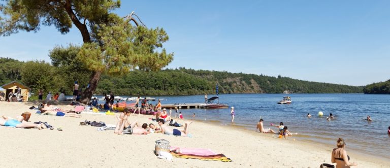 Activité baignade au camping du lac à Guerlédan